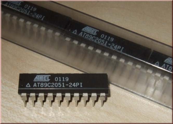 AT89C2051-24 Microcontroller (8051 kompatibel) 